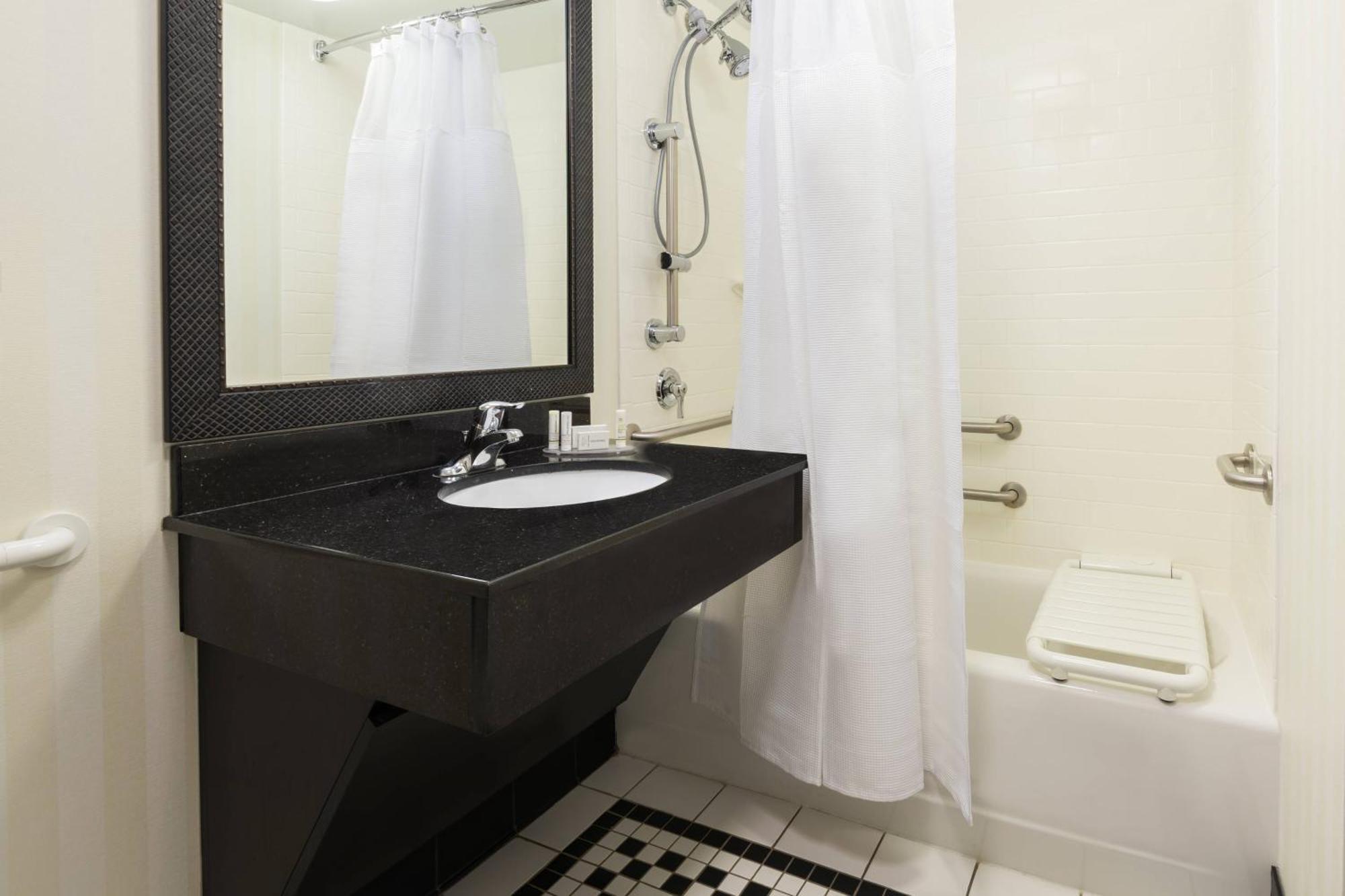 צ'יקטווואגה Fairfield Inn & Suites - Buffalo Airport מראה חיצוני תמונה