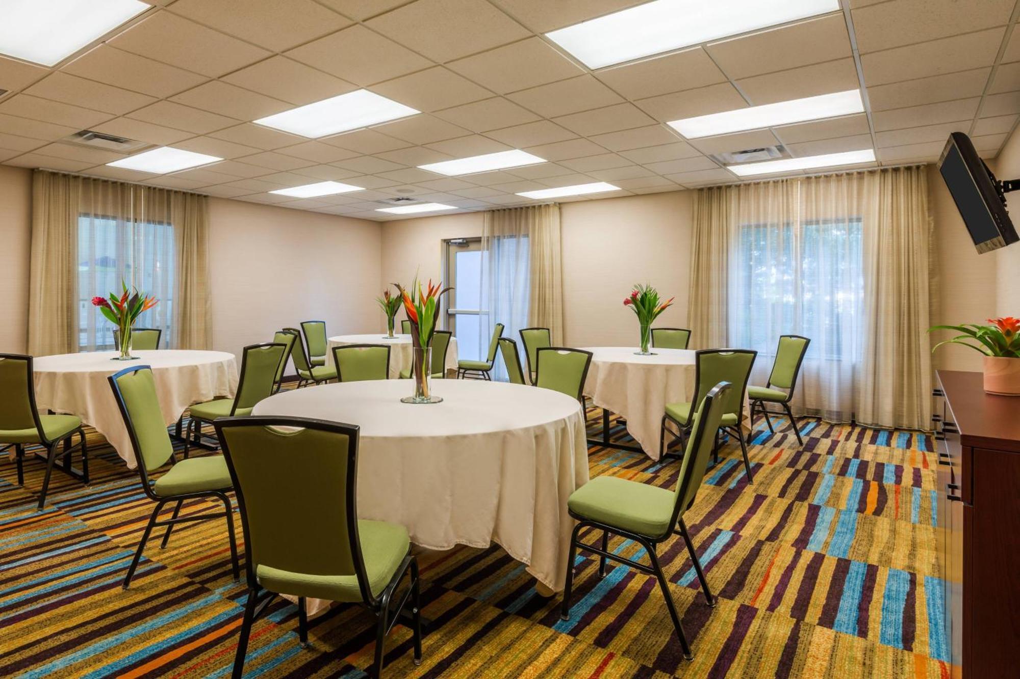 צ'יקטווואגה Fairfield Inn & Suites - Buffalo Airport מראה חיצוני תמונה