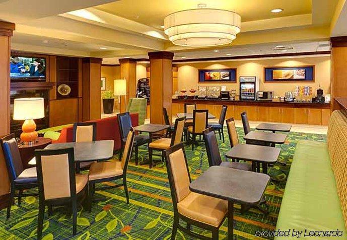 צ'יקטווואגה Fairfield Inn & Suites - Buffalo Airport מסעדה תמונה